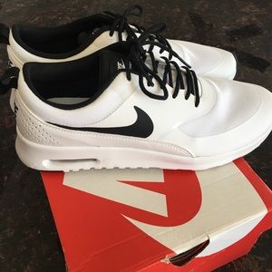 Athletic shoes EXCELLENT CONDITION